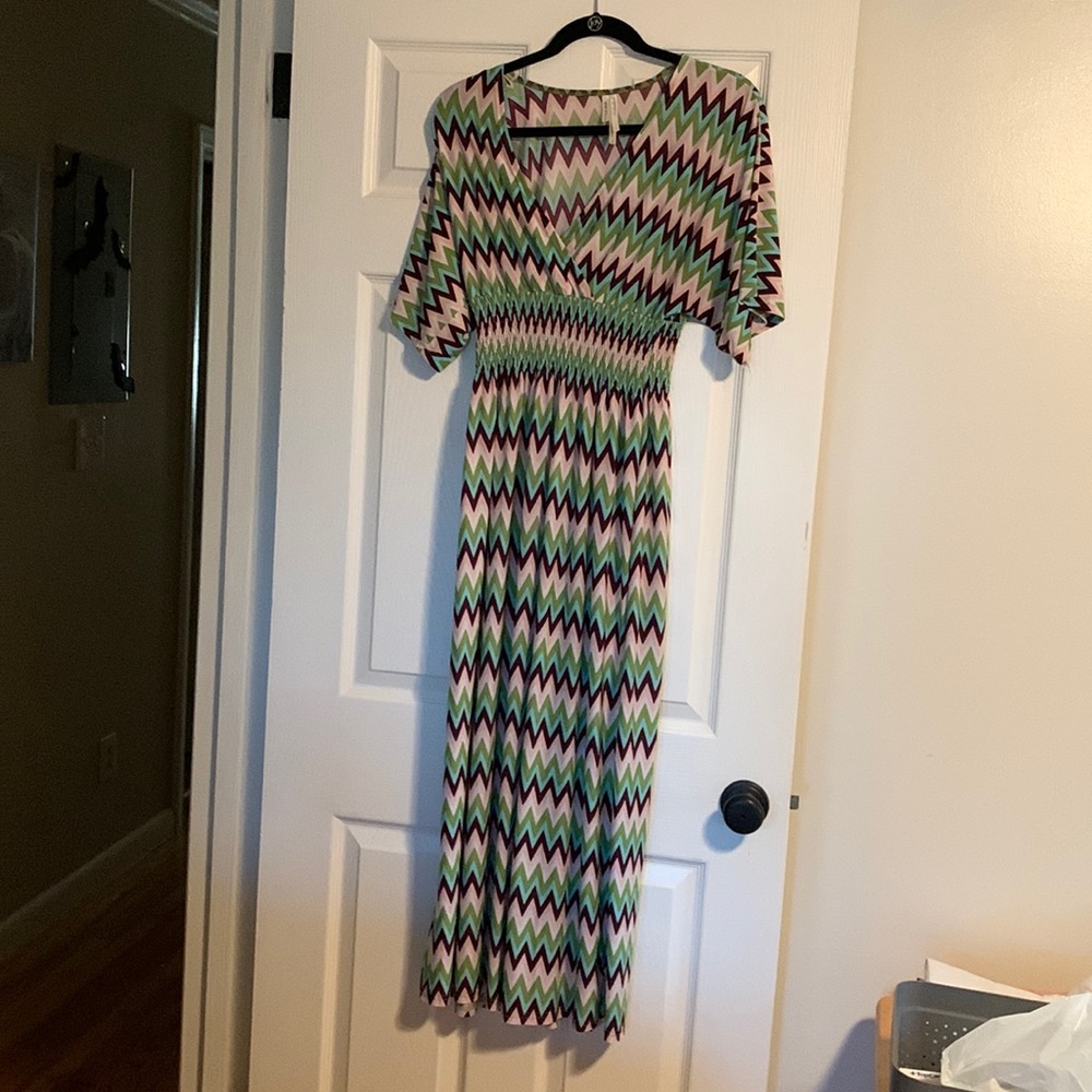 Beautiful maxi dress with short sleeves. Gorgeous design